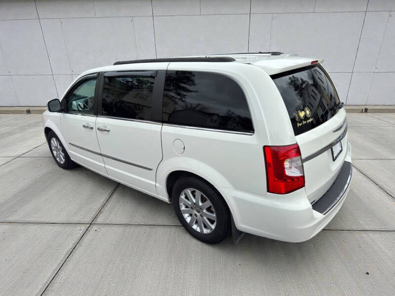 2013 Chrysler Town and Country Touring