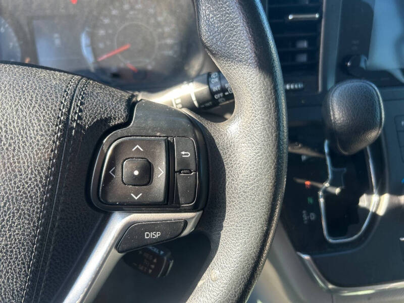 2017 Toyota Sienna LE 8-Passenger