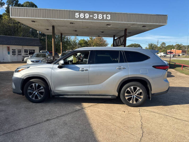 2022 Toyota Highlander XLE's photo