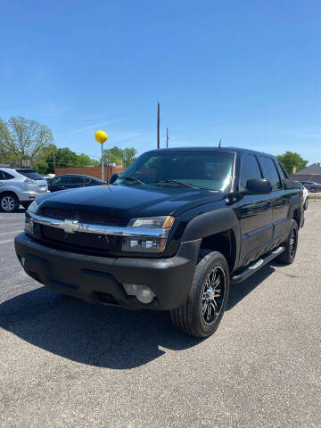 2002 Chevrolet Avalanche for sale at Gator's Auto Sales in Garland TX