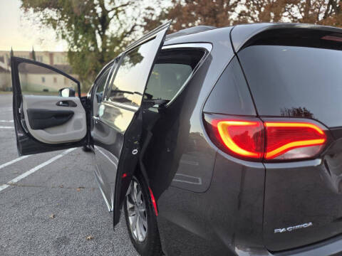 2017 Chrysler Pacifica Touring Plus