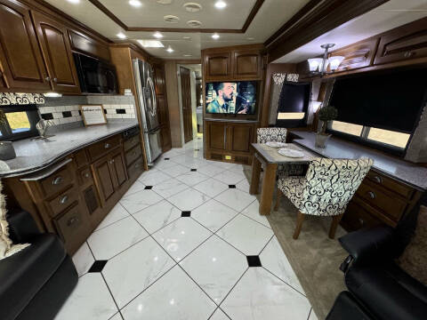 2012 Newmar Dutchstar 4354 ,  450hp, King Bed
