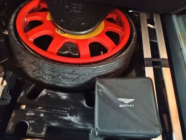 2017 Bentley Bentayga 24