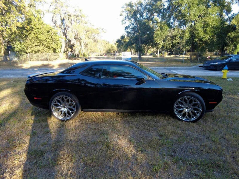 2017 Dodge Challenger SXT Plus