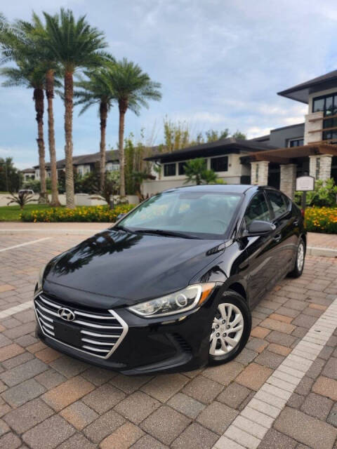 2017 Hyundai ELANTRA SE