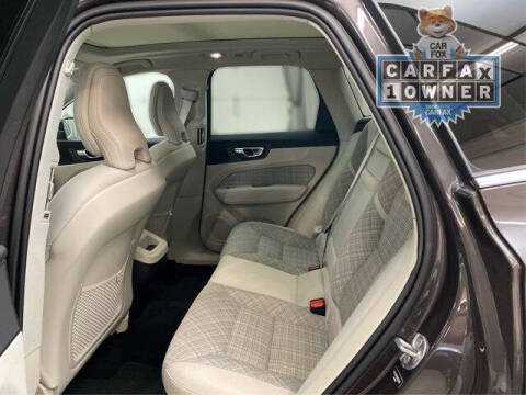 2022 Volvo XC60 B5 Momentum