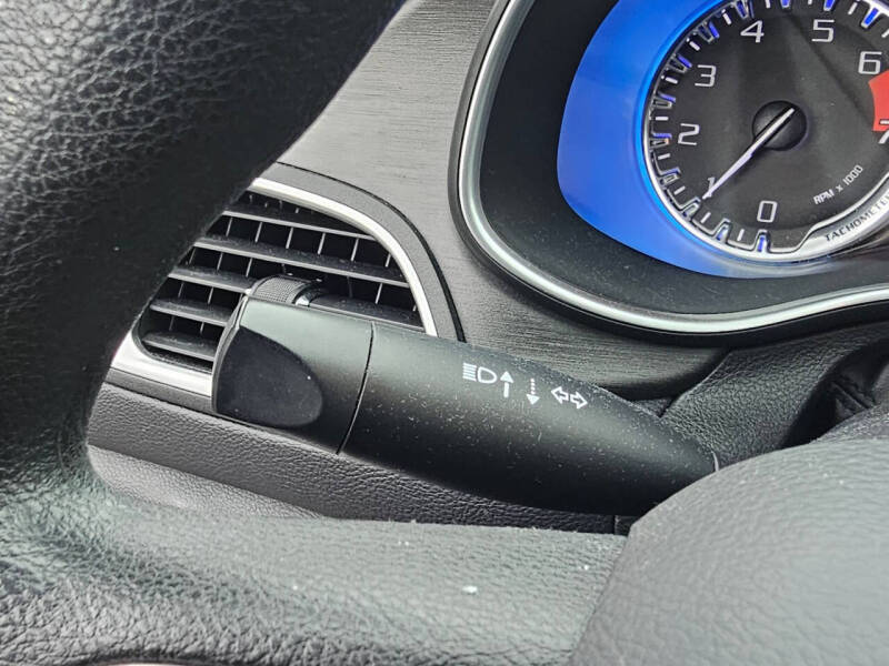 2016 Chrysler 200 LX