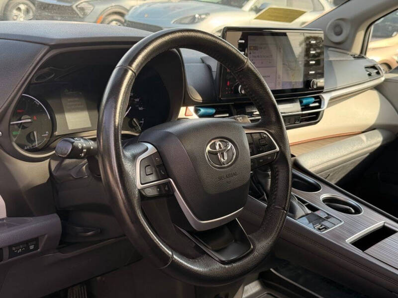 2022 Toyota Sienna XLE 7-Passenger