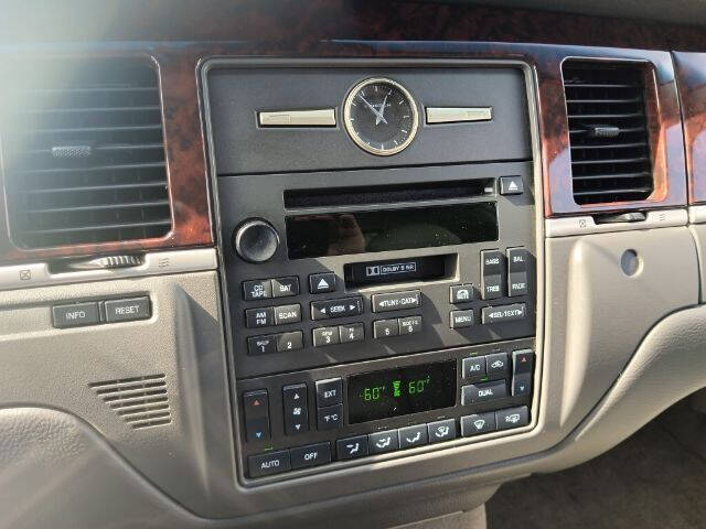 2009 LINCOLN Town Car Sedan - $21,500