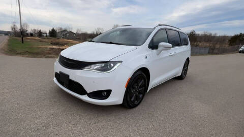 2020 Chrysler Pacifica Hybrid Limited