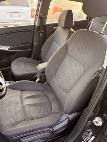 2013 Hyundai Accent SE