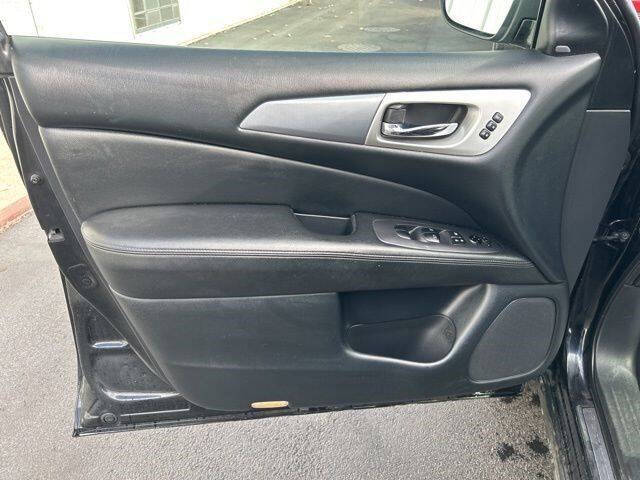 2020 Nissan Pathfinder SL