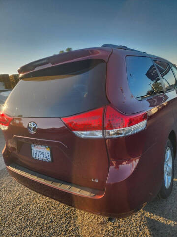 2014 Toyota Sienna LE 7-Passenger Auto Access Seat