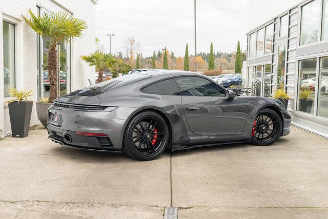 2022 Porsche 911 Carrera 4 GTS