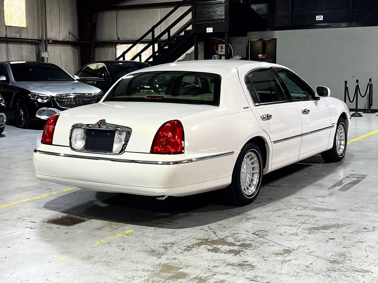 2002 Lincoln Town Car for sale at Carnival Car Company in Victoria, TX