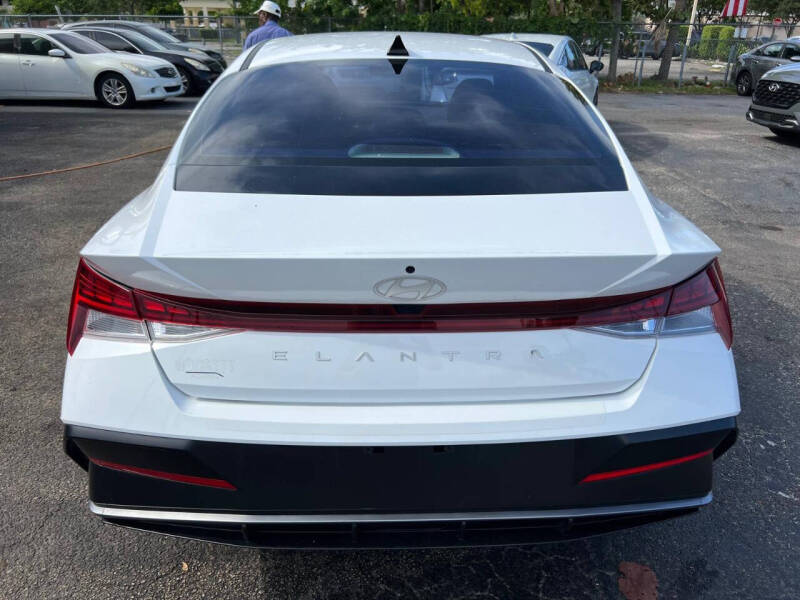 2024 Hyundai Elantra SEL