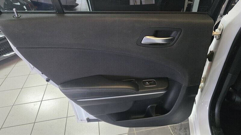 2016 Dodge Charger SE