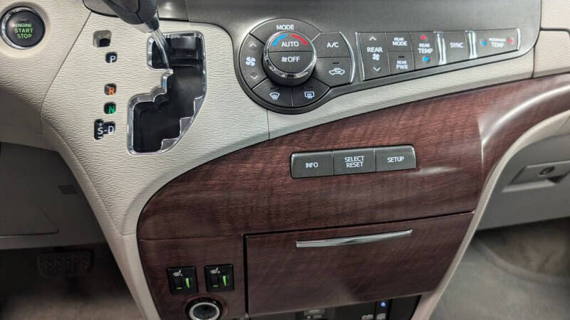 2012 Toyota Sienna