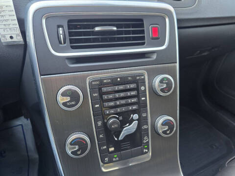 2016 Volvo V60 Cross Country T5