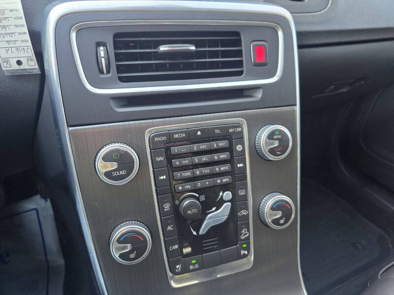 2016 Volvo V60 Cross Country T5