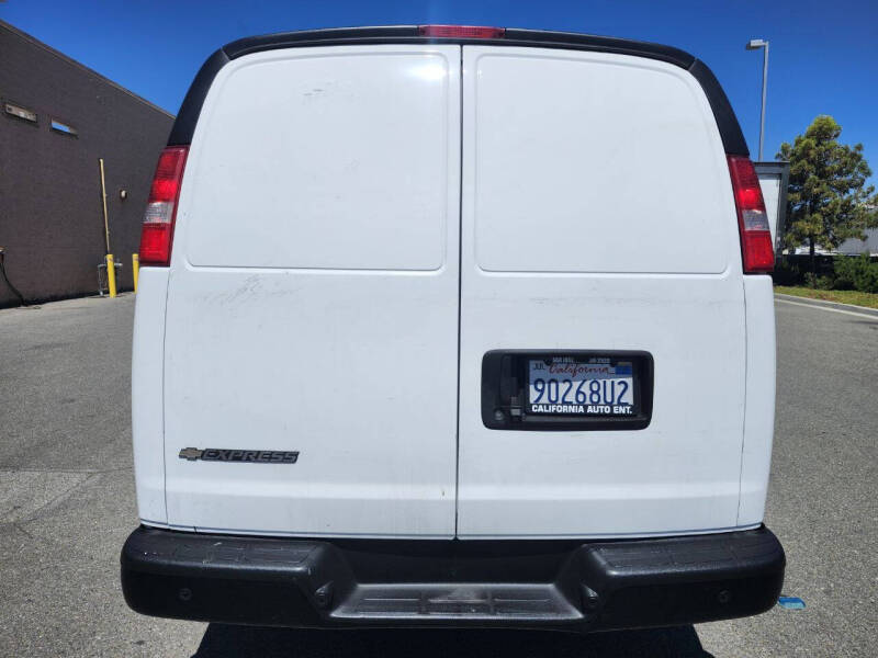 2019 Chevrolet Express 2500 Cargo Van photo 4