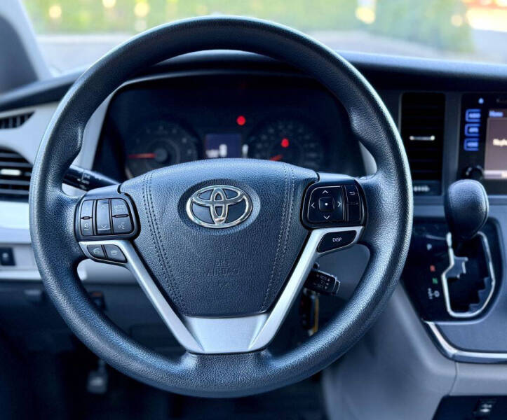 2017 Toyota Sienna LE 7-Passenger