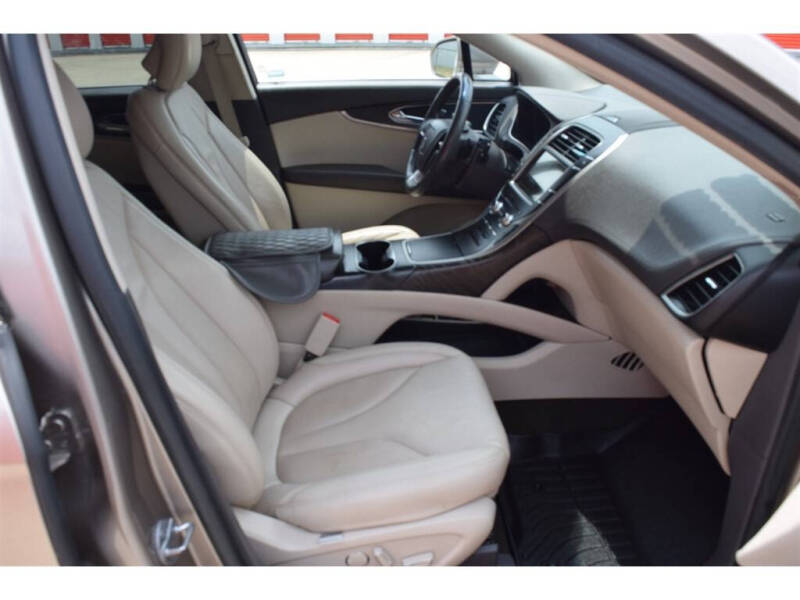 2019 Lincoln Nautilus Select