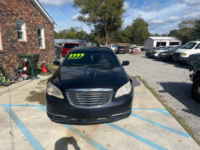 2013 Chrysler 200 Touring photo 2