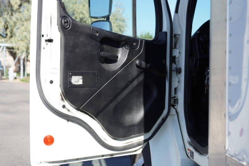 2016 Freightliner M2 106