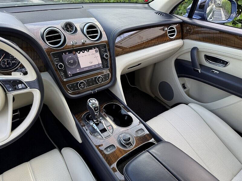 2018 Bentley Bentayga 29