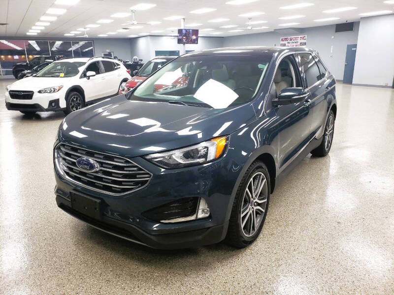 2019 Ford Edge Titanium photo 2