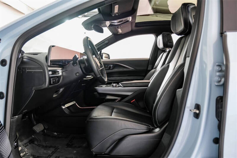 2024 Cadillac LYRIQ Luxury 1