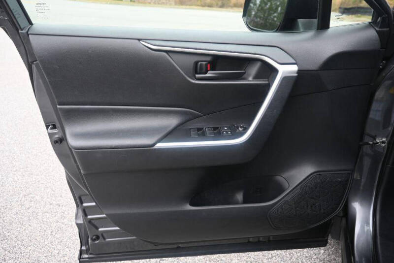 2020 Toyota RAV4 Hybrid LE