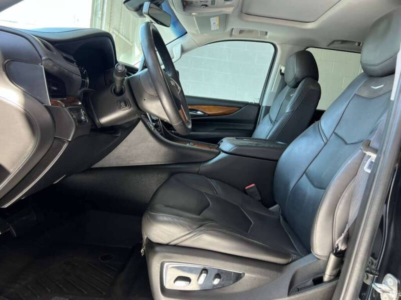 2018 Cadillac Escalade Luxury