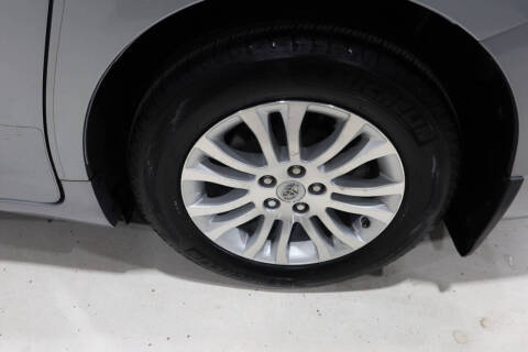 2017 Toyota Sienna XLE 8-Passenger