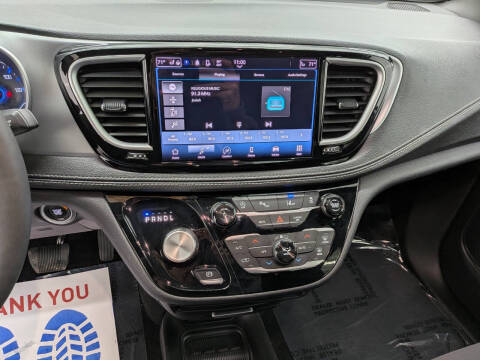2024 Chrysler Pacifica Touring