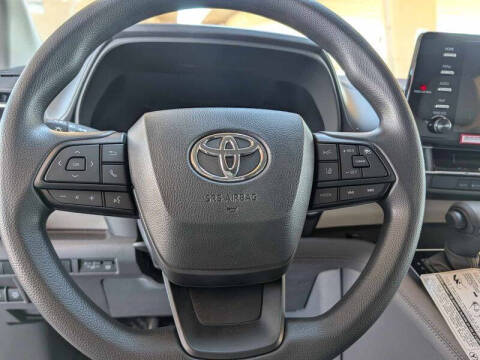 2025 Toyota Sienna LE 8-Passenger