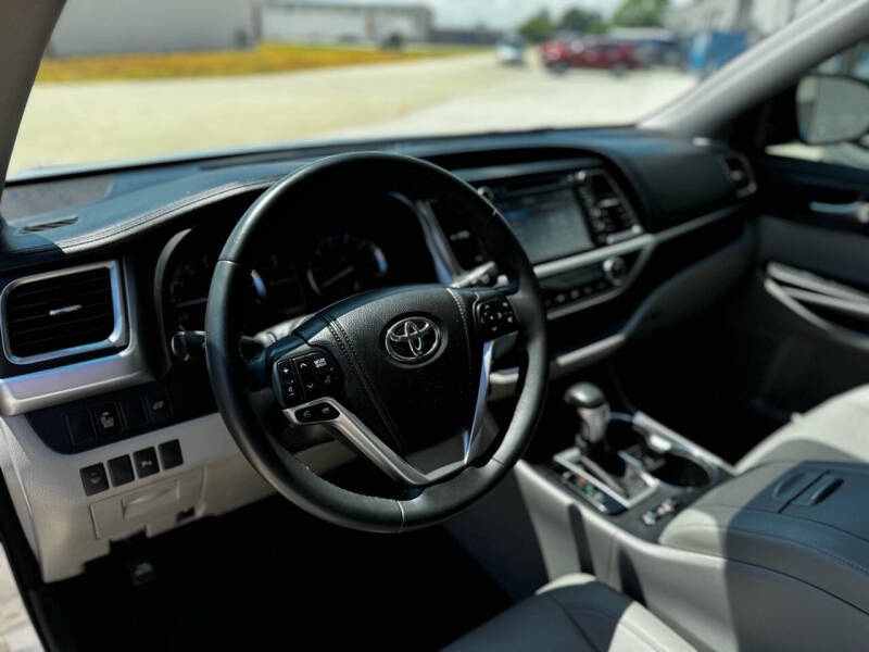 2015 Toyota Highlander Limited photo 10