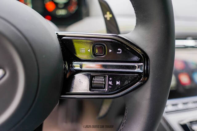 2025 Aston Martin DB12 V8