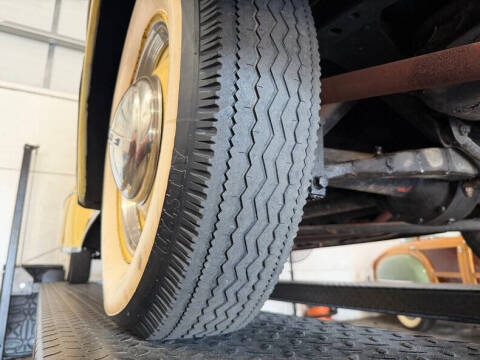 1948 Ford Super Deluxe