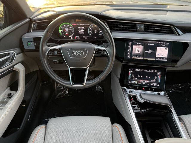 2024 Audi Q8 Sportback e-tron quattro Prestige S line