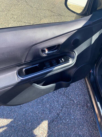 2016 Toyota Prius c Two