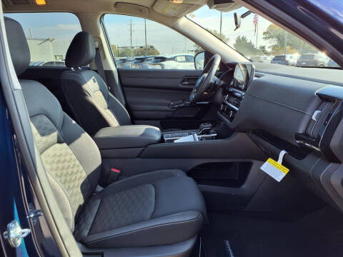 2024 Nissan Pathfinder SV