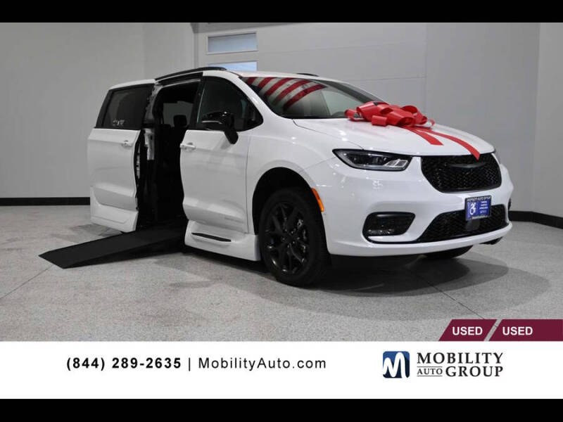 2024 Chrysler Pacifica Touring L