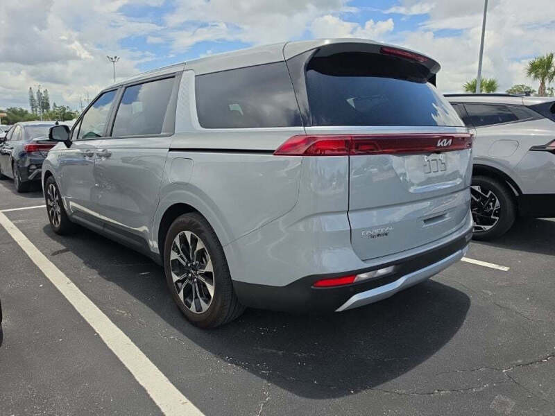 2024 Kia Carnival EX