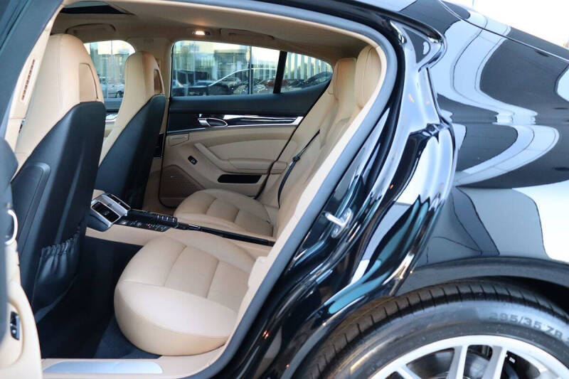 2016 Porsche Panamera Edition