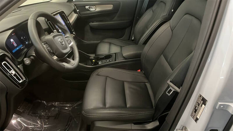 2025 Volvo XC40 B5 Core Bright Theme