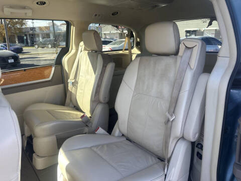 2010 Chrysler Town and Country Limited