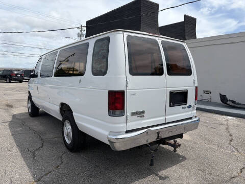 2009 Ford E-Series E-350 SD XLT