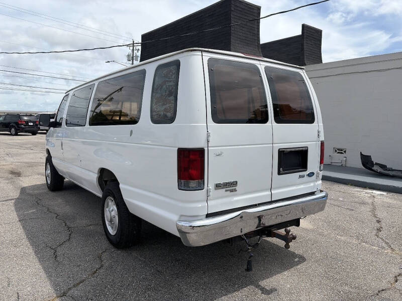 2009 Ford E-Series E-350 SD XLT